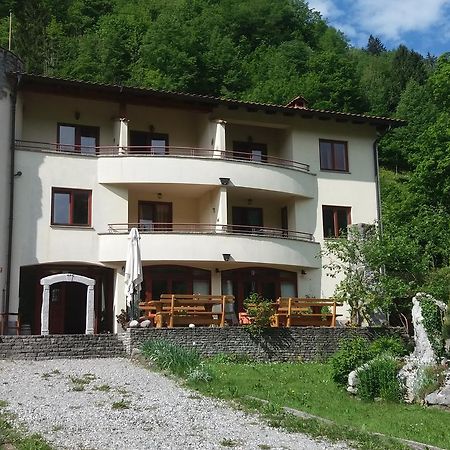 ホテル Glamping Zlata Ribica Idrija pri Bači エクステリア 写真