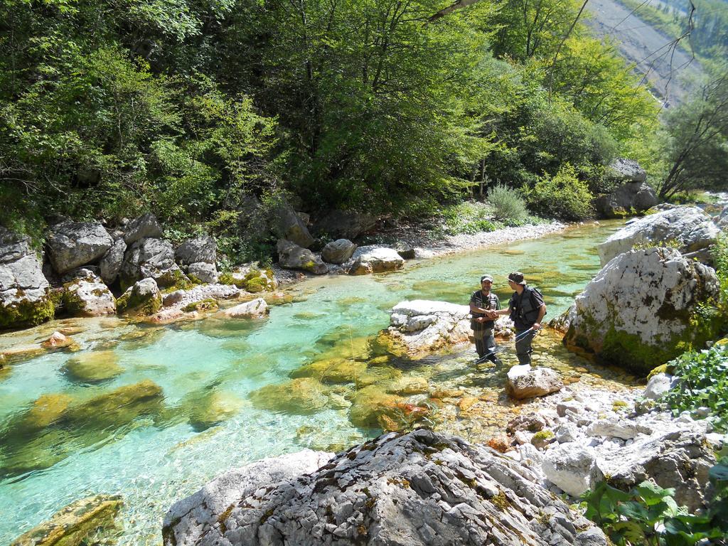 ホテル Glamping Zlata Ribica Idrija pri Bači エクステリア 写真